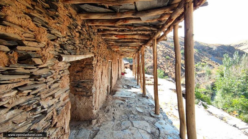 معماری عمارت ضابطیان در روستای ازغد مشهد
